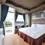 The Noble Swan Wood Park Hotel